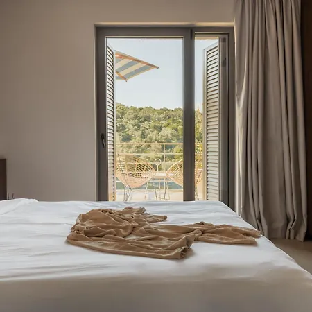 Amphitheatro Boutique Katomerion