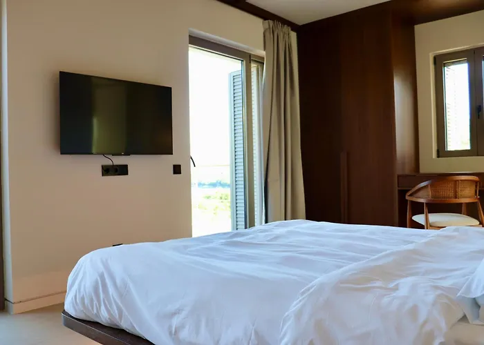 Amphitheatro Boutique * Katomerion