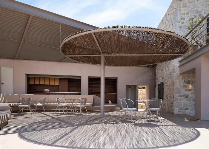 Amphitheatro Boutique * Katomerion