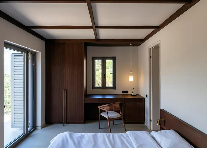 Amphitheatro Boutique * Katomerion